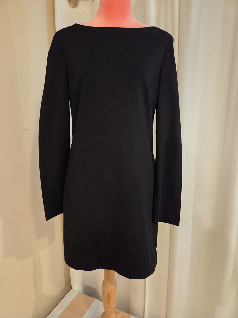 Trina Turk Black Long-Sleeve Boatyou hneck Shift Dress Little Black Sleek dress